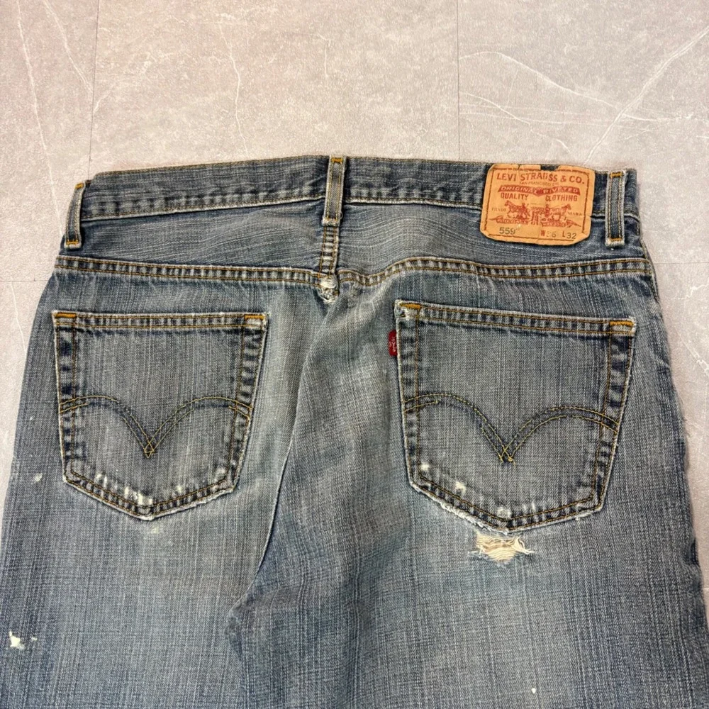 Levis 559 Relaxed Straight Jeans Mens 36x32 Distressed Blue Denim Paint Splatter